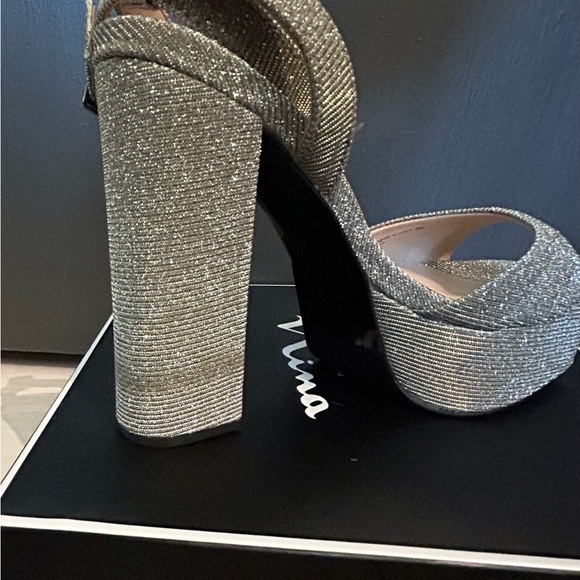 Platform Sparkle Metallic heel by Nina shoes. - Picture 4 of 5